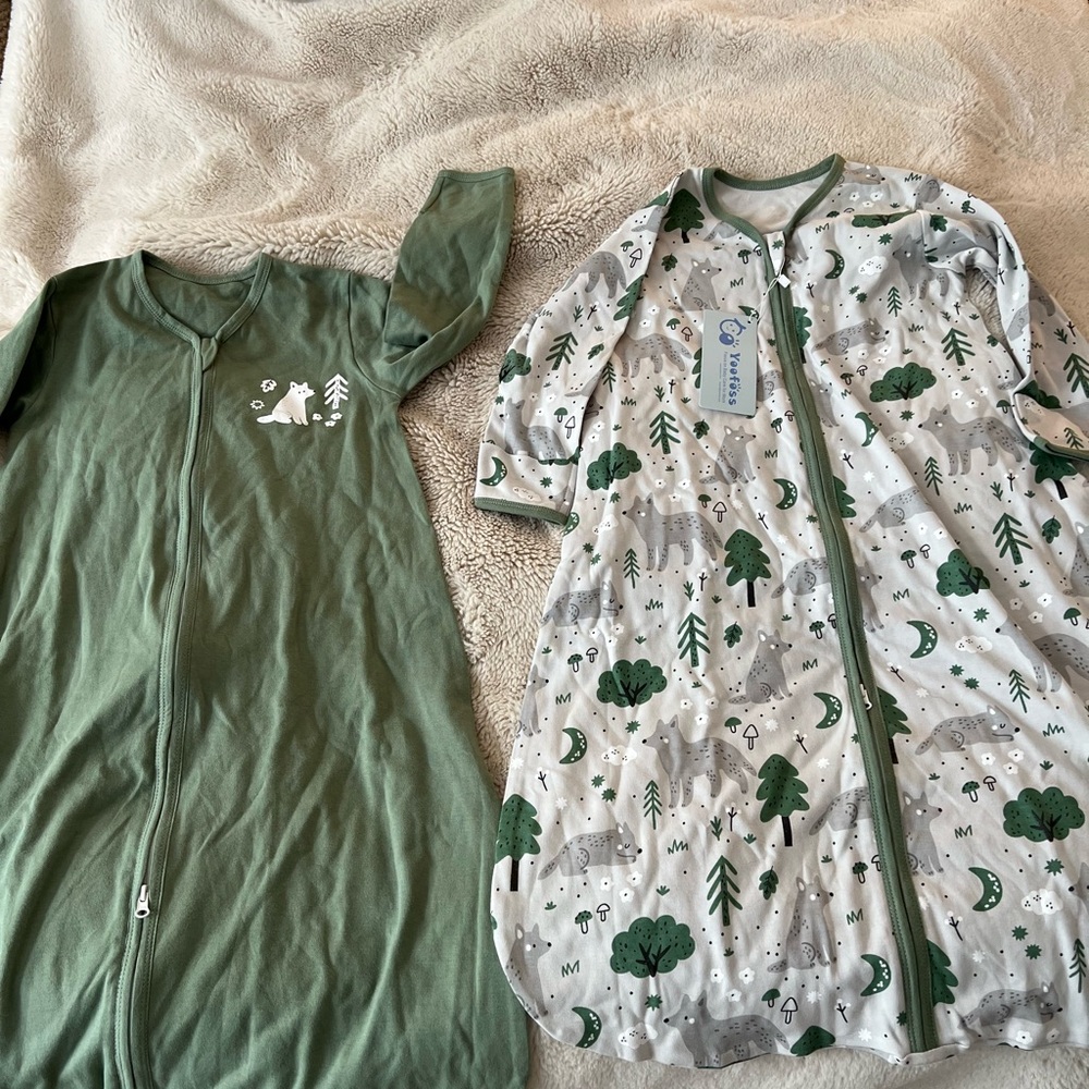 2 NWT Kids Pajamas Sleep Sacks in Green and White. 12-18 Months